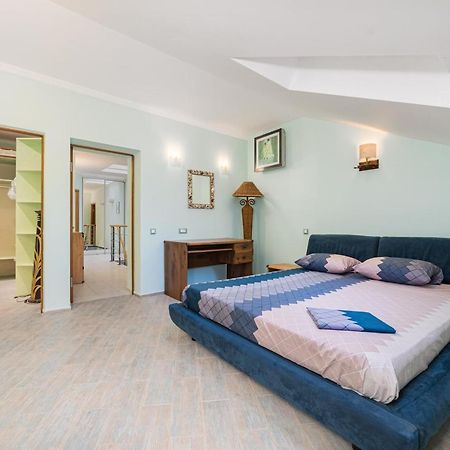 Classical Deribasivska 3-Bedrooms Apartment Odessa Eksteriør bilde