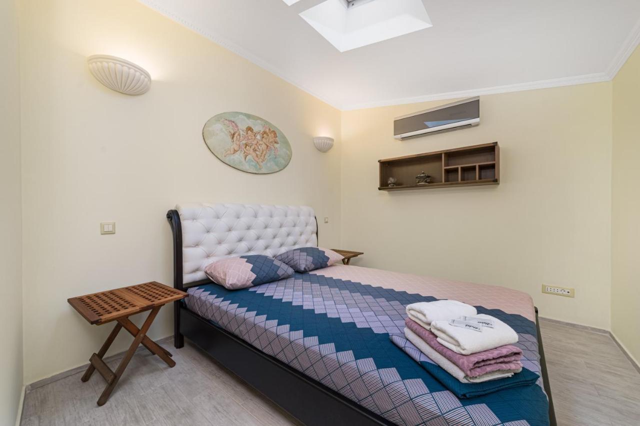 Classical Deribasivska 3-Bedrooms Apartment Odessa Eksteriør bilde