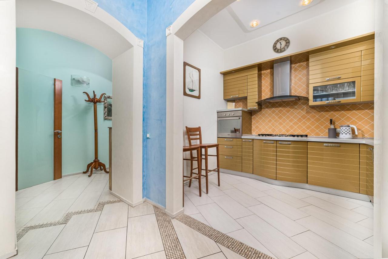 Classical Deribasivska 3-Bedrooms Apartment Odessa Eksteriør bilde