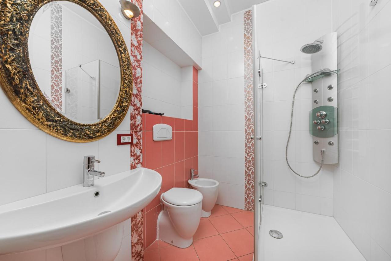 Classical Deribasivska 3-Bedrooms Apartment Odessa Eksteriør bilde